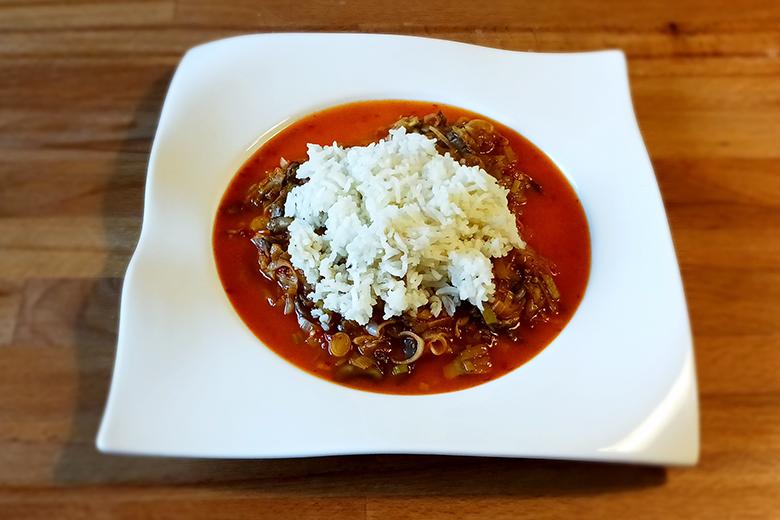 Reis auf scharfer Champignonsauce