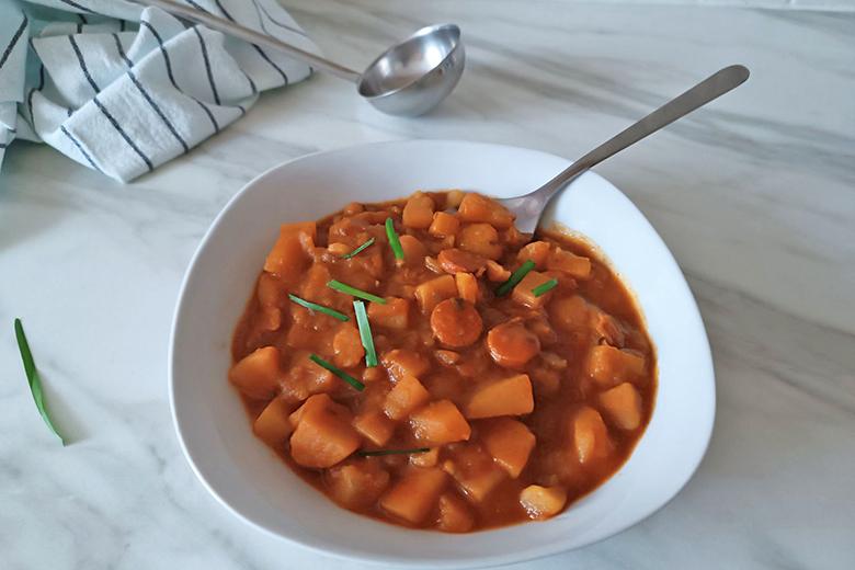 Erdäpfelgulasch mit Frankfurter