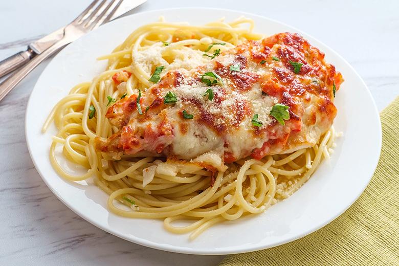 Putenschnitzel mit Tomaten und Mozzarella