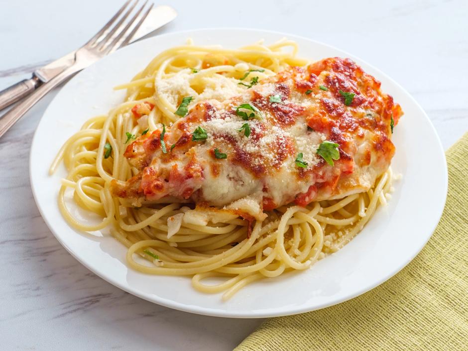 Putenschnitzel mit Tomaten und Mozzarella