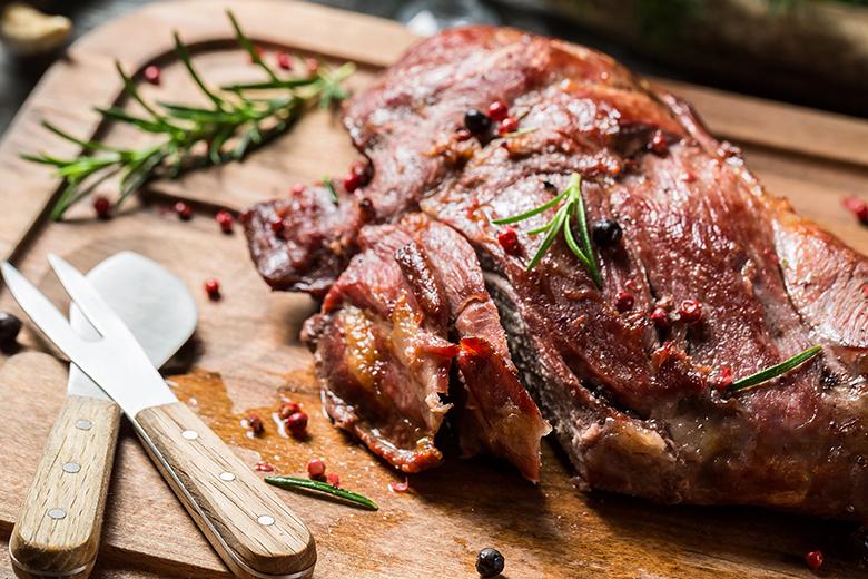 Rehschulter geschmort nach Omas Rezept
