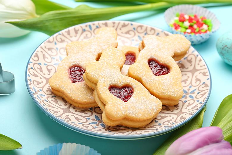 Osterhasen-Kekse mit Marmelade