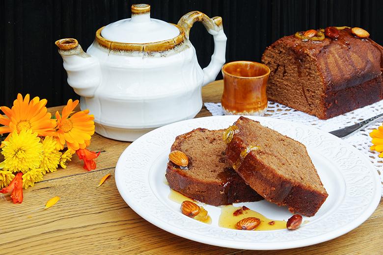 Schokoladenkuchen mit karamellisierten Mandeln
