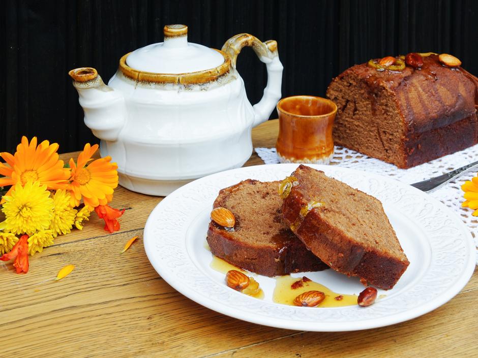 Schokoladenkuchen mit karamellisierten Mandeln