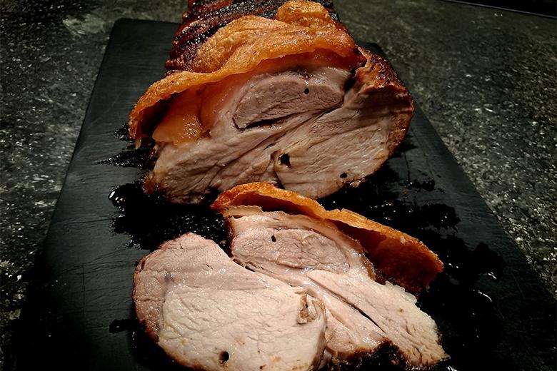 Krustenbraten am Drehspieß