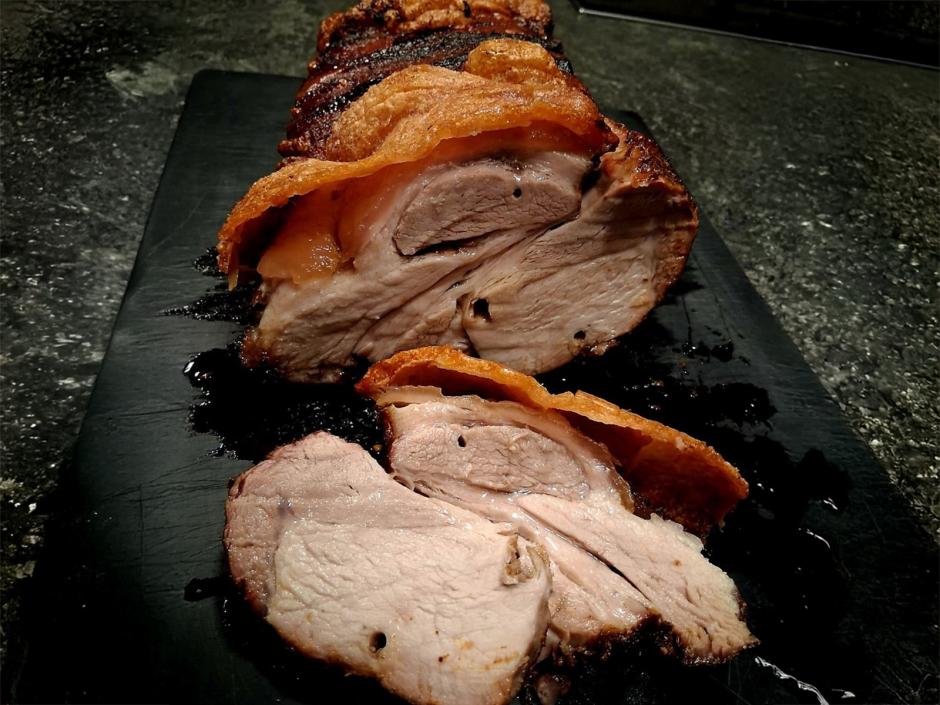 Krustenbraten am Drehspieß