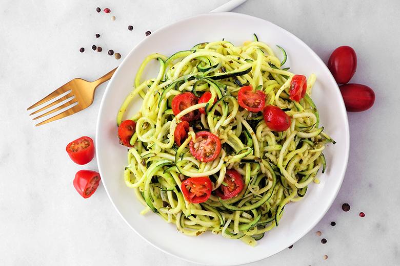 Rohkost Zoodles mit Avocadopesto
