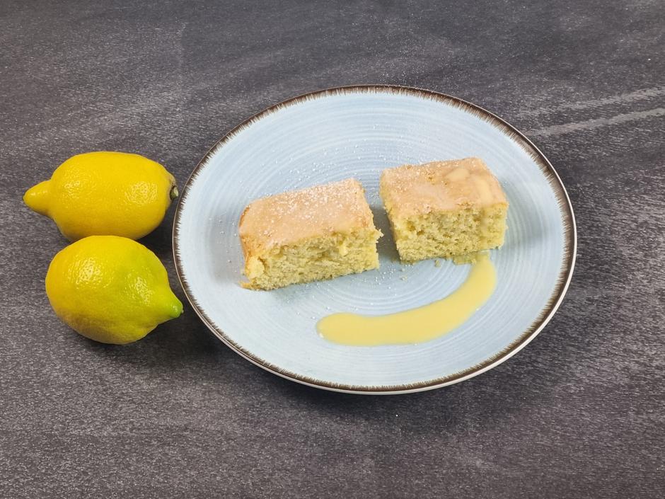 Eierlikörkuchen mit Zitronenglasur