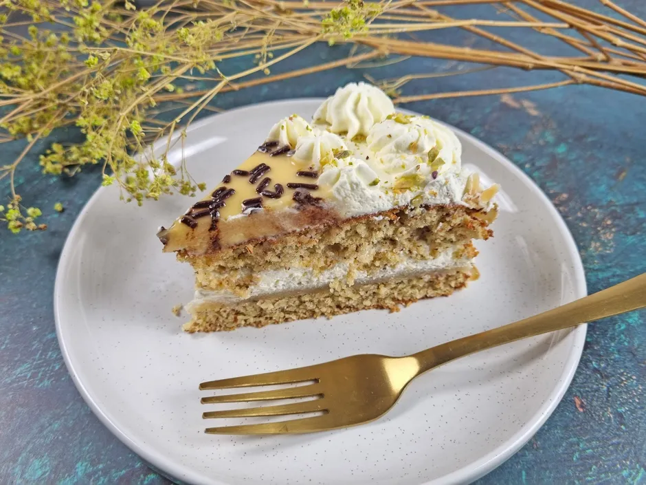 Eierlik&ouml;rtorte mit Marzipan