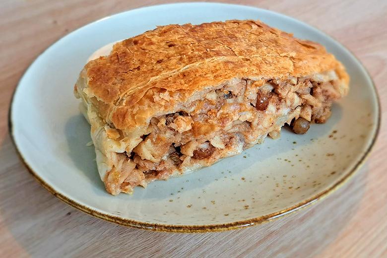 Gezogener Apfelstrudel nach Zuckerbäcker Art