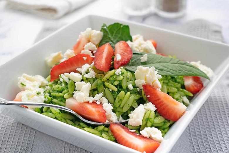 Spinat-Zitronen-Pasta mit Erdbeeren