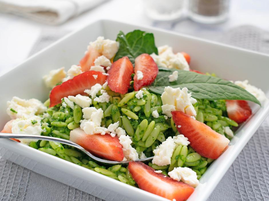 Spinat-Zitronen-Pasta mit Erdbeeren
