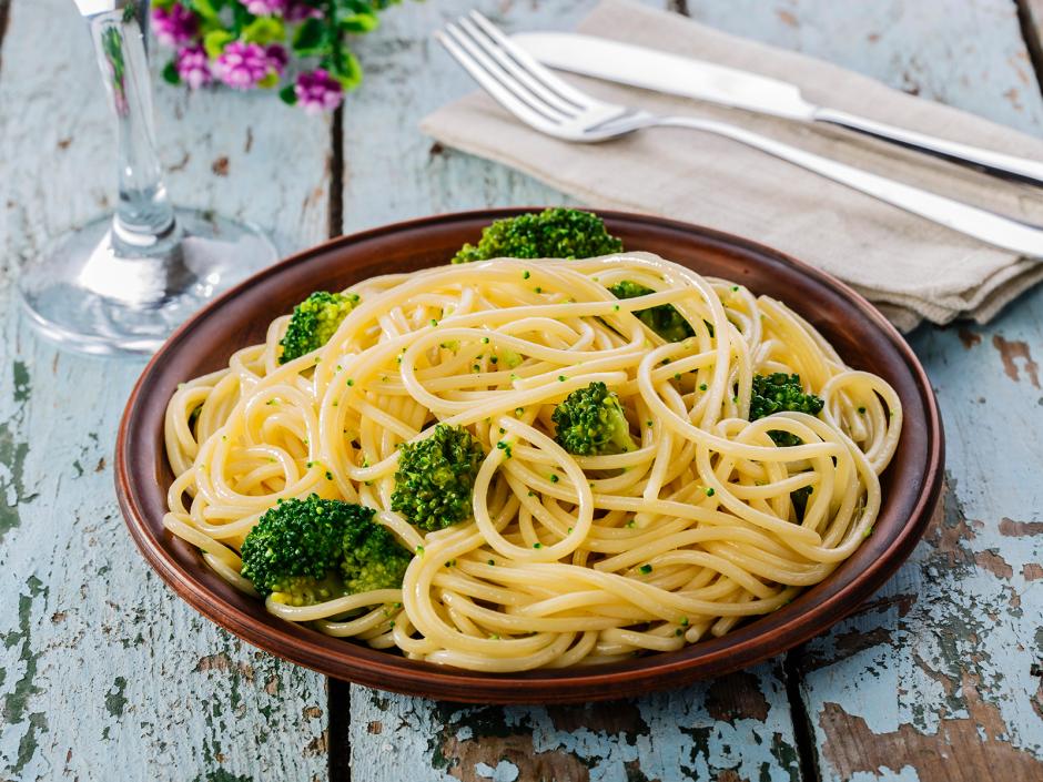 Brokkoli Spaghetti mit Knoblauch