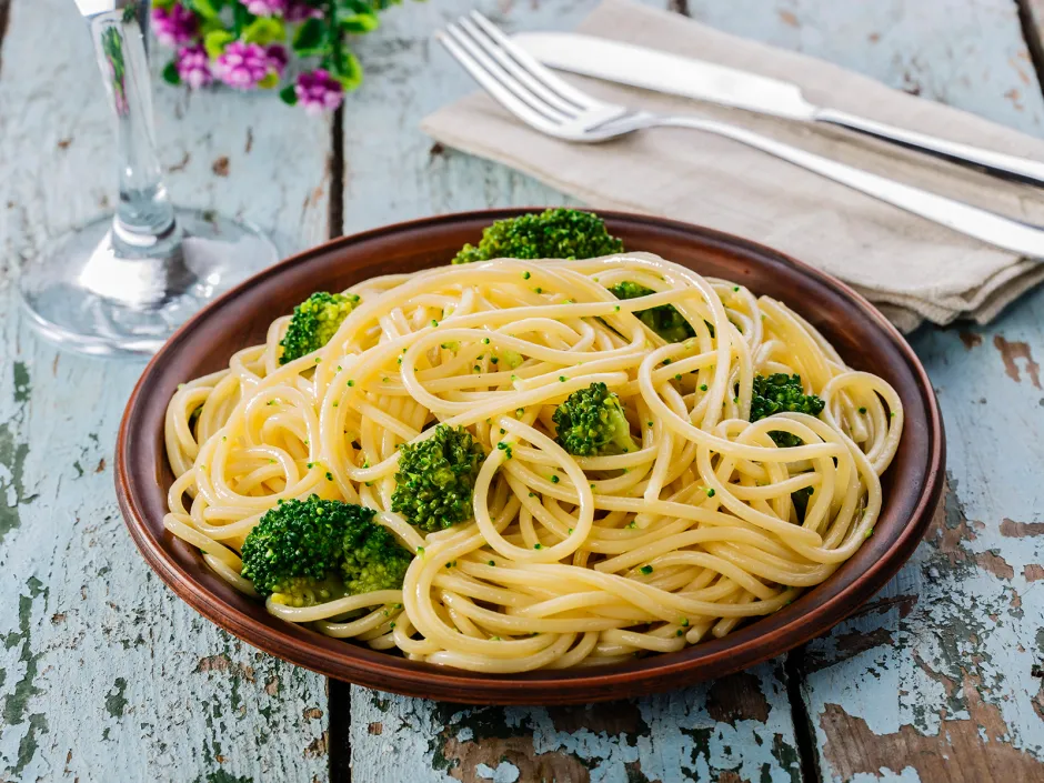 Brokkoli Spaghetti mit Knoblauch