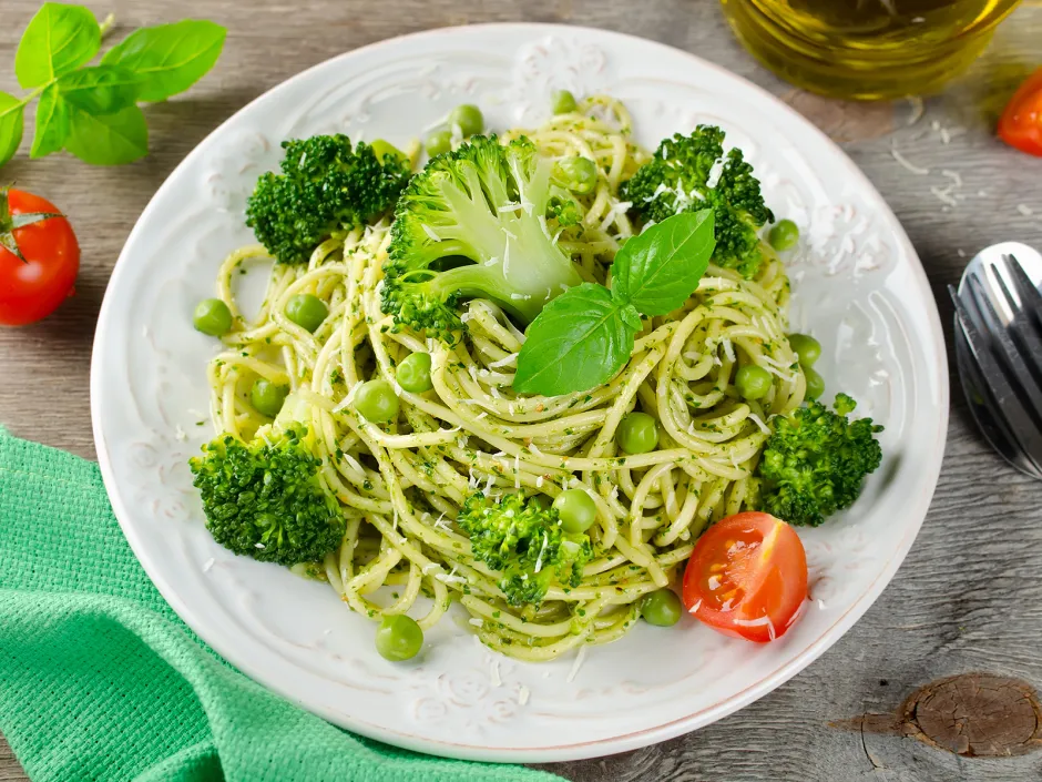 Brokkoli Erbsen Spaghetti