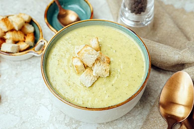 Spargelcremesuppe mit Kartoffeln