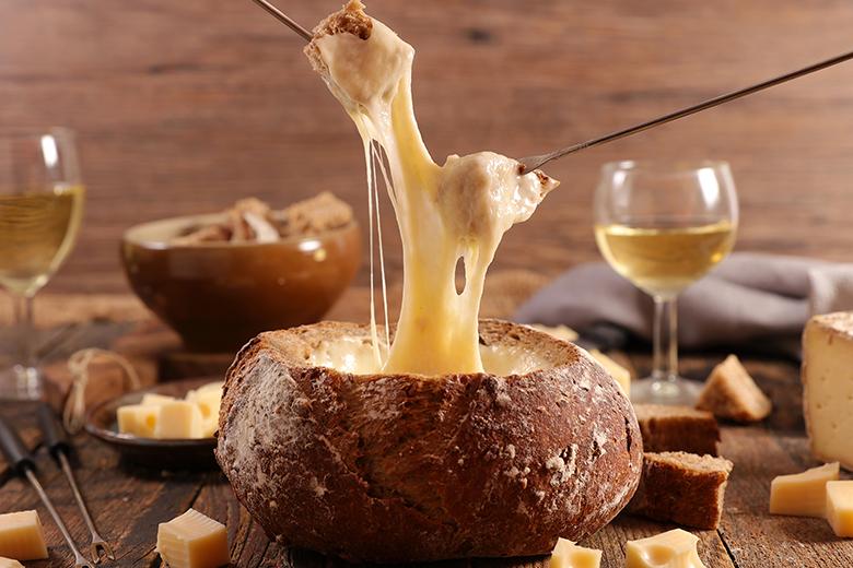 Käsefondue im Brotlaib