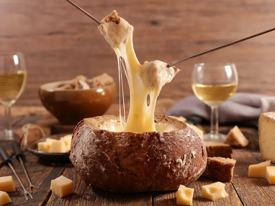 Käsefondue im Brotlaib