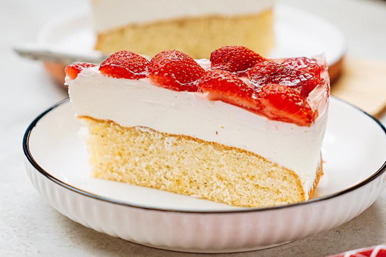 Topfentorte mit Erdbeeren