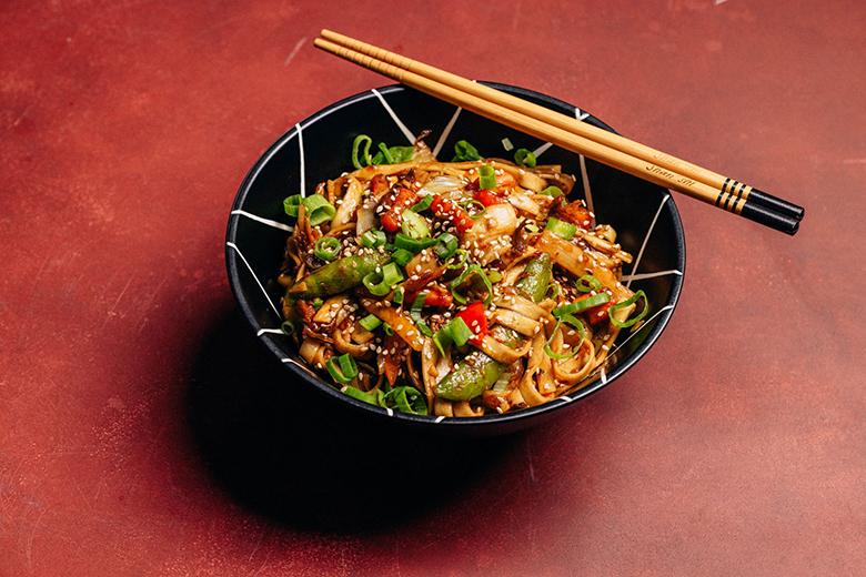 Gebratene Udon Nudeln mit Wok Gemüse