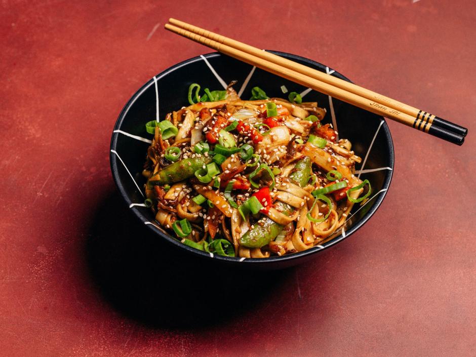 Gebratene Udon Nudeln mit Wok Gemüse