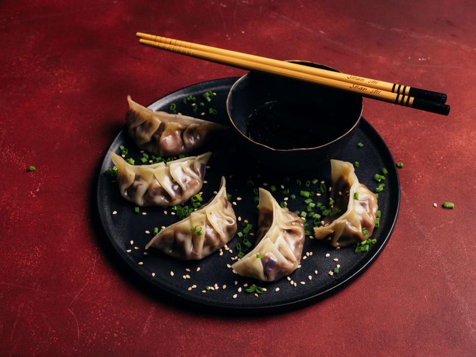 Japanische Rotkraut Teigtaschen