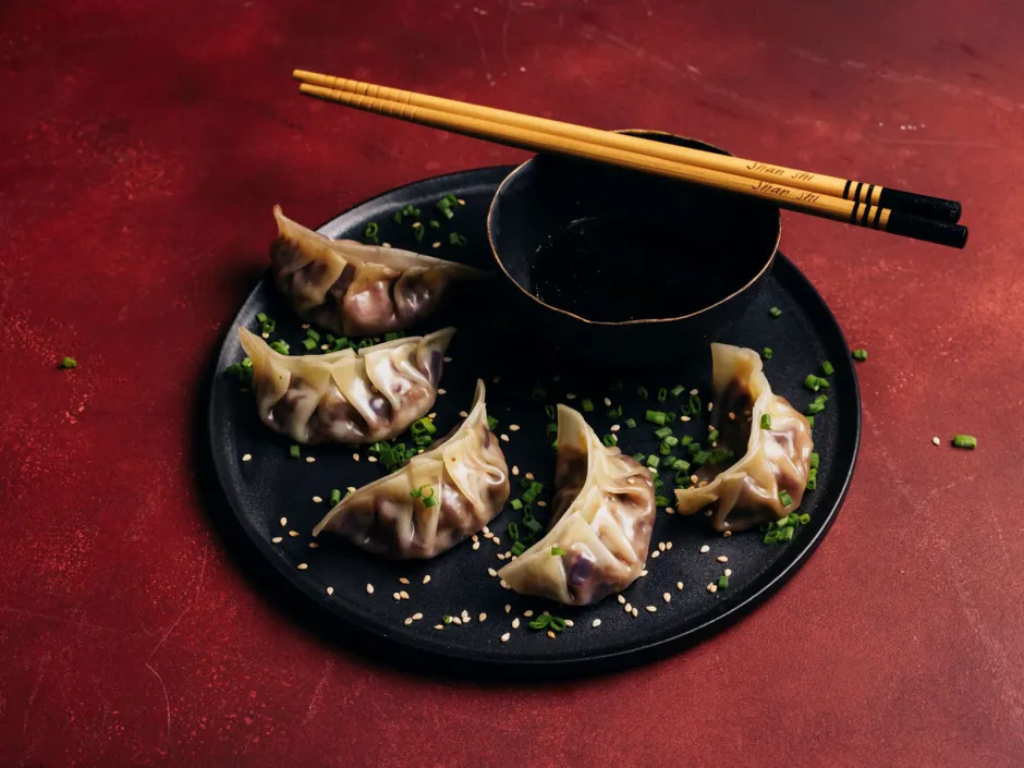 Japanische Rotkraut Teigtaschen