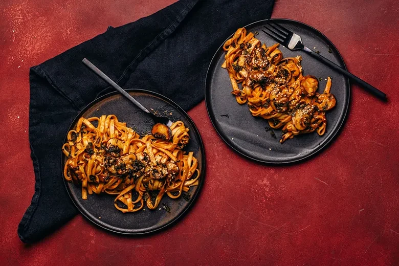 Spicy Udon Nudeln mit Champignons