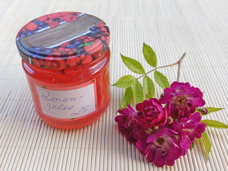 Rosengelee mit Lavendel