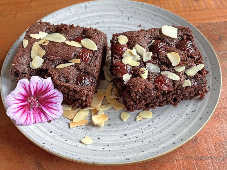 Schoko-Kirsch-Kuchen mit Mandeln