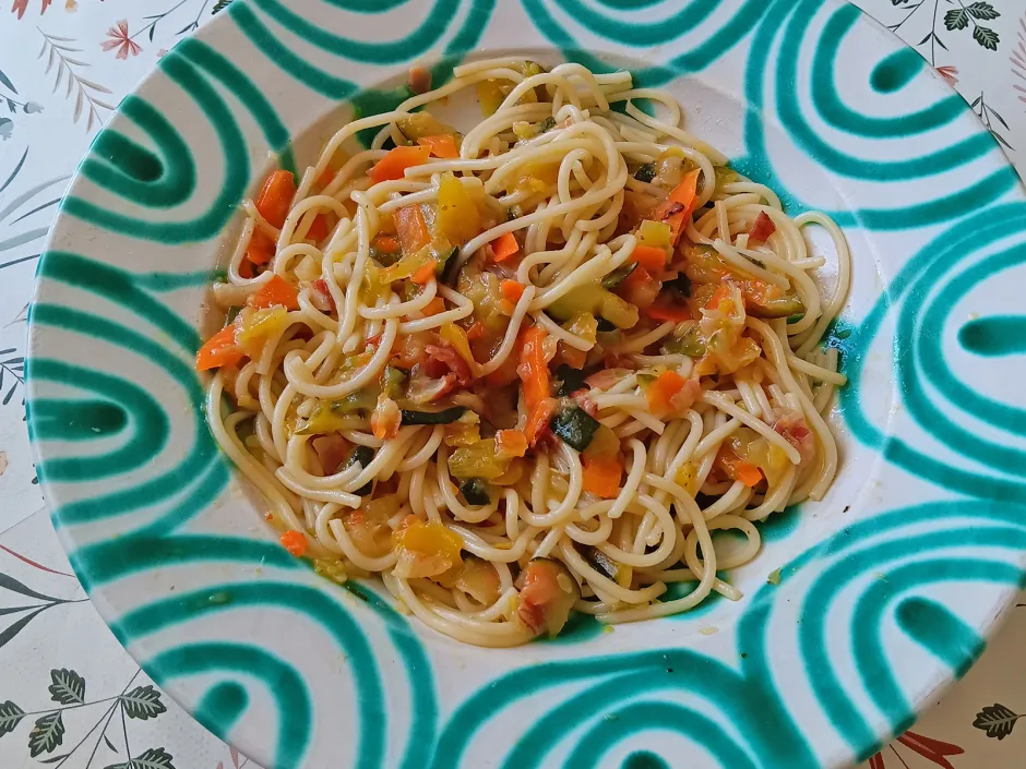 Sommerliche Gem&uuml;sesauce auf Spaghetti
