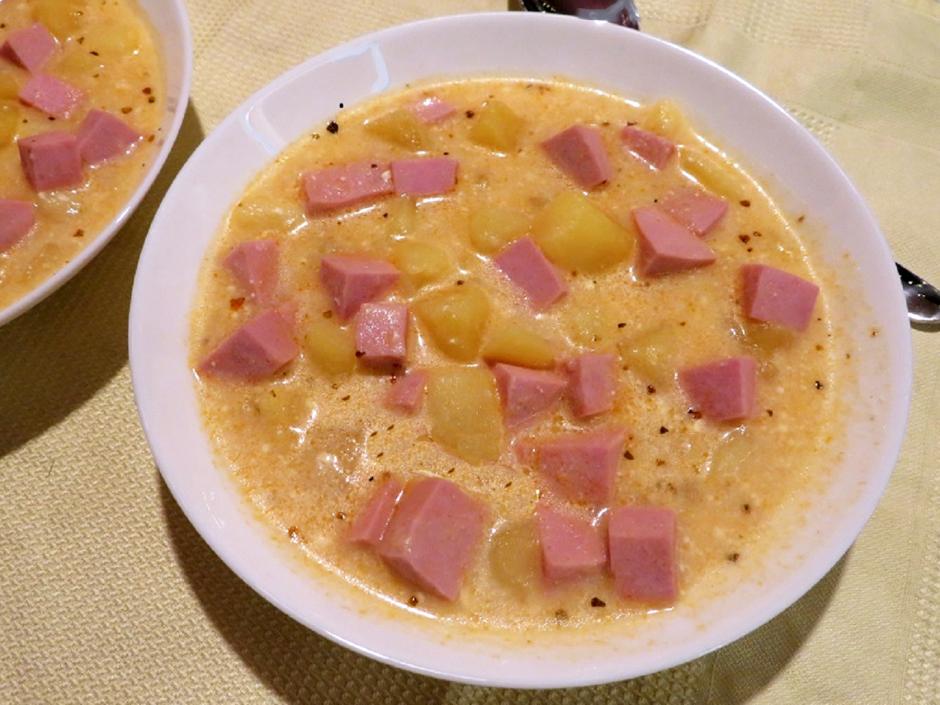 Erdäpfelgulasch mit Wurst