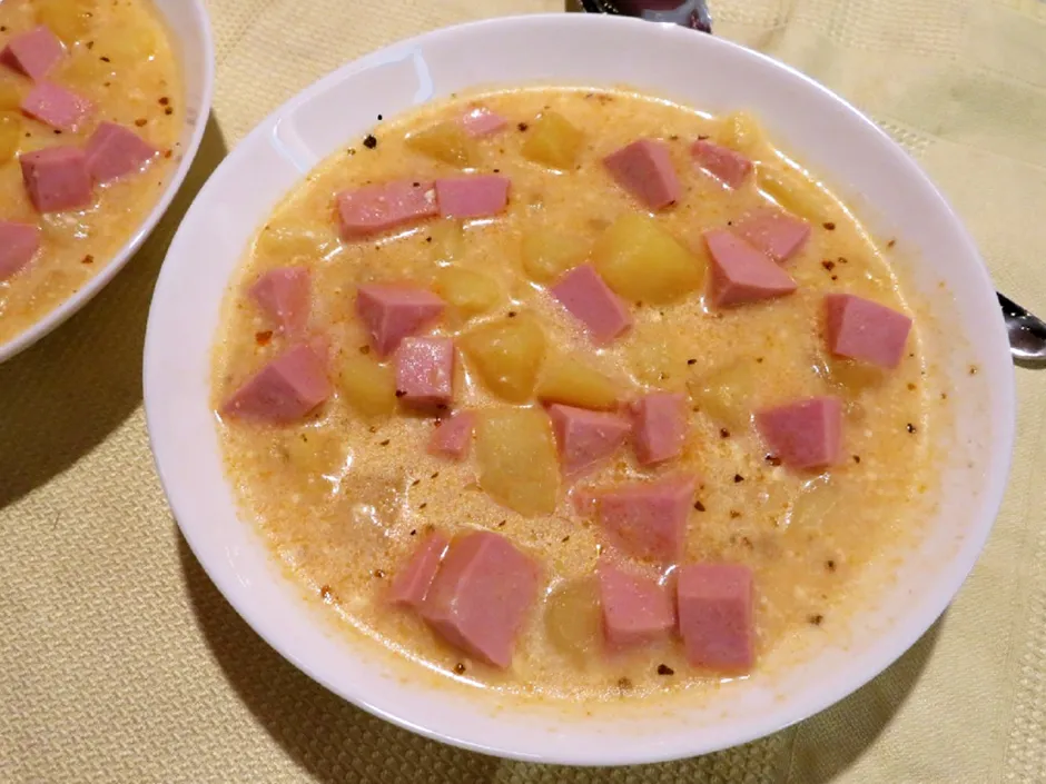 Erd&auml;pfelgulasch mit Wurst
