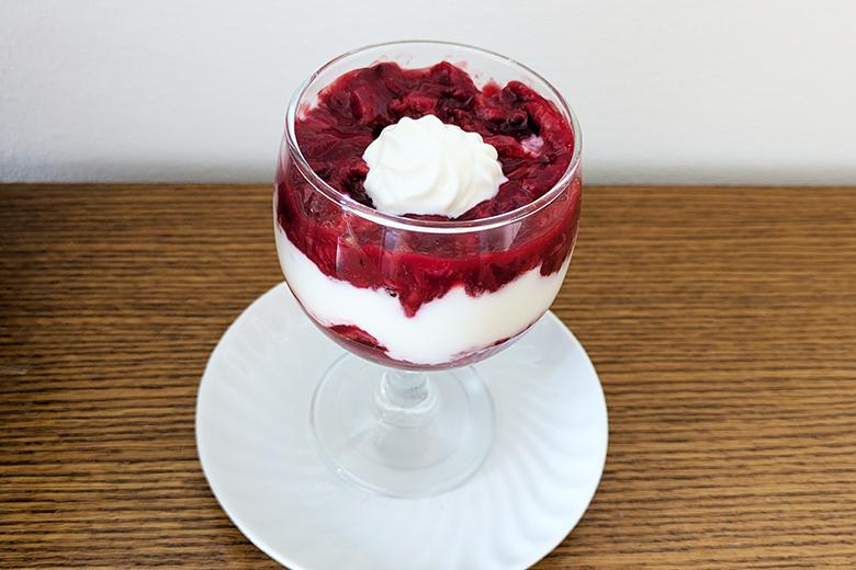 Topfendessert mit Weichsel