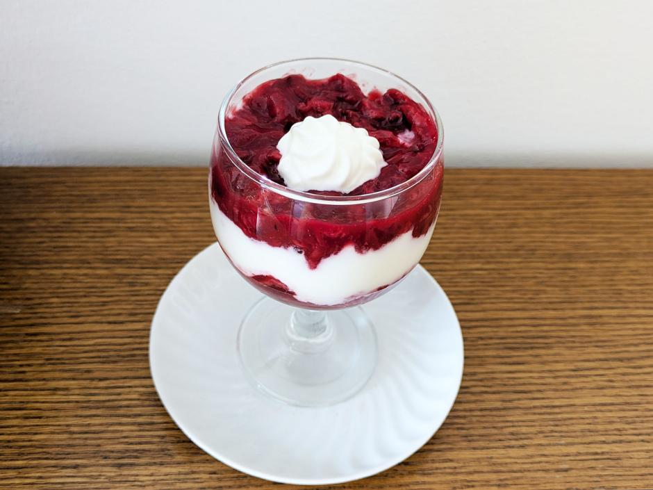 Topfendessert mit Weichsel