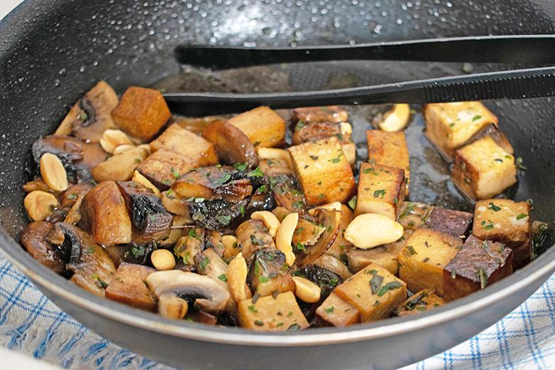 Asiatische Pilz-Tofupfanne
