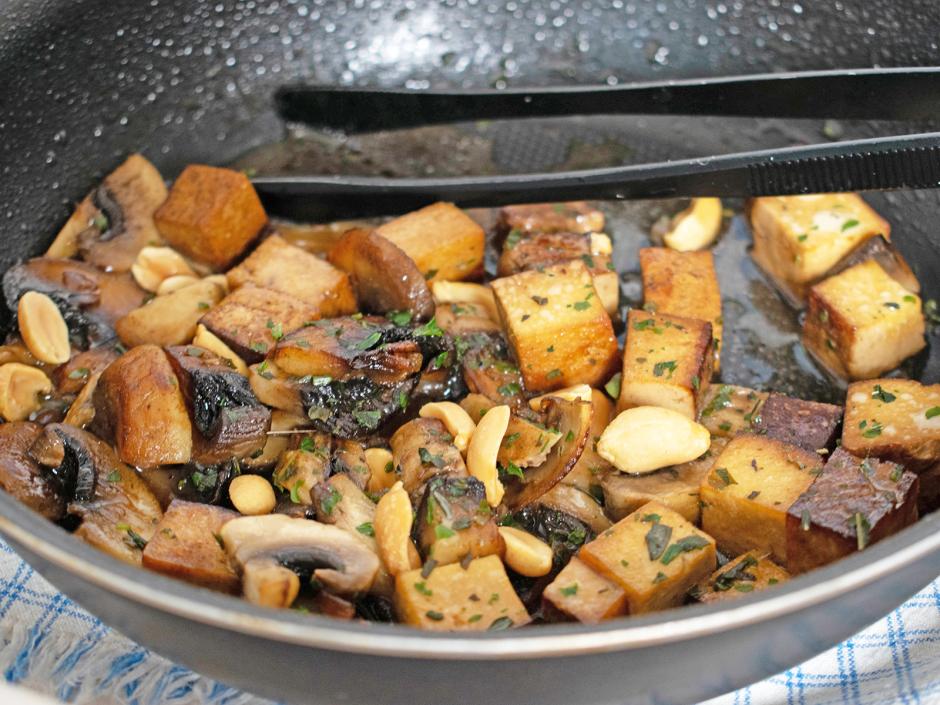Asiatische Pilz-Tofupfanne