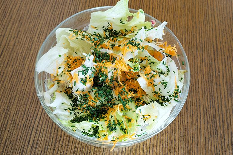 Blattsalat mit Karotten