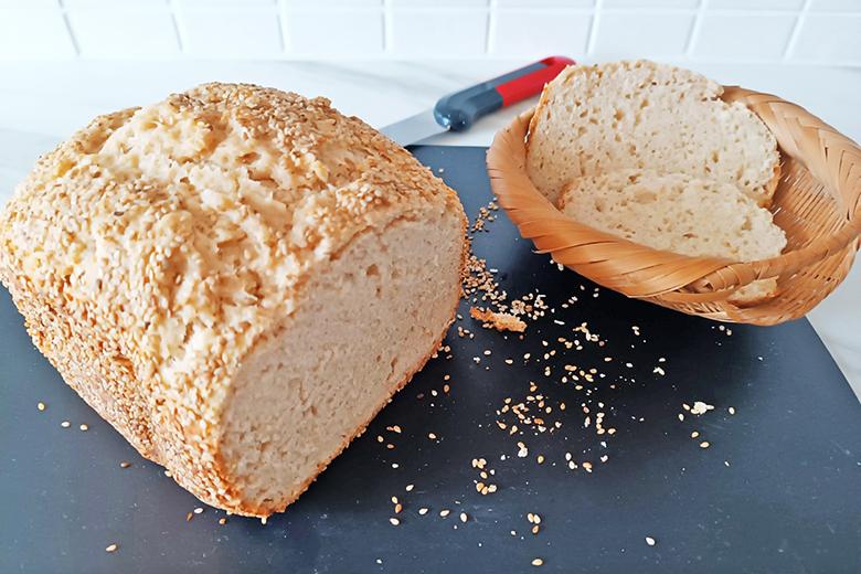 Eiweißbrot mit Sesam aus dem Brotbackautomaten