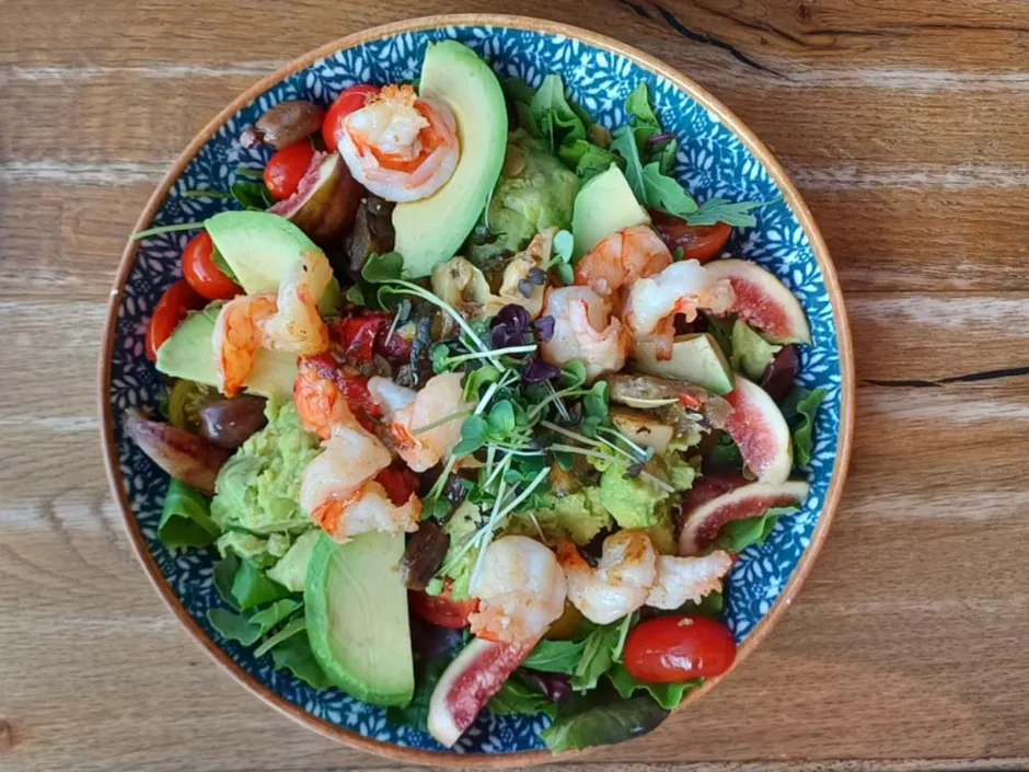 Bunter Garnelen-Avocado-Salat mit Feigen