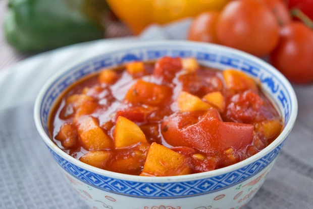 Relish mit Tomaten und Äpfel