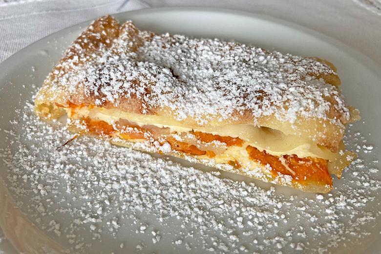 Einfacher Strudel mit Topfen-Pfirsichfüllung