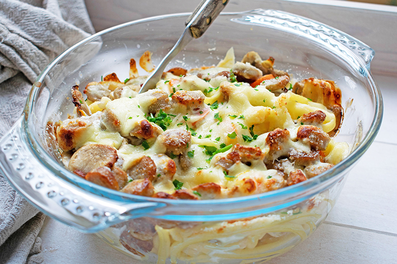 Makkaroni- Gemüse-Auflauf mit Bratwurst