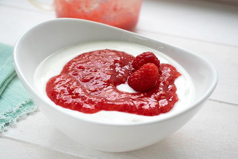 Puddingcreme mit Himbeer-Soße