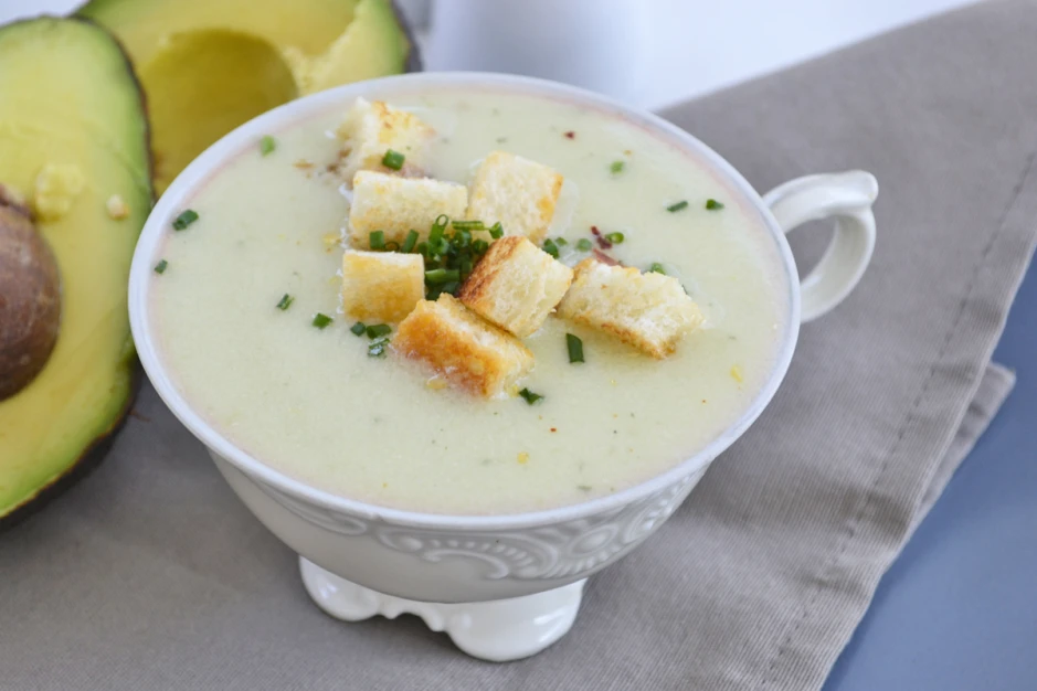 Herzhafte Avocadosuppe