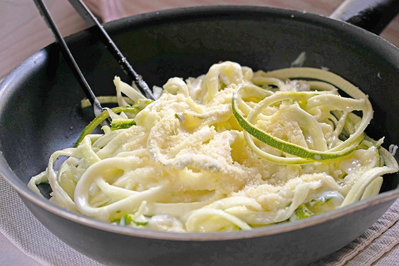 Zucchininudeln mit Parmesansauce
