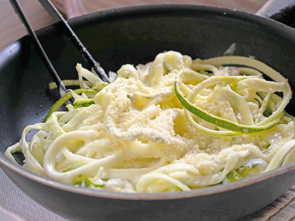 Zucchininudeln mit Parmesansauce