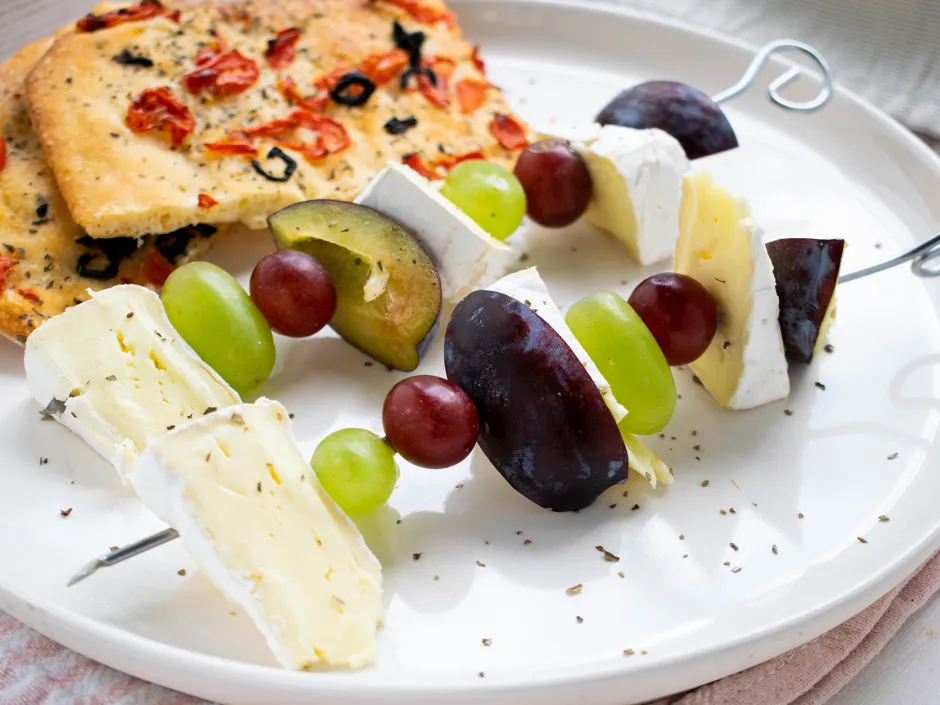 K&auml;se-Spie&szlig;e mit Fr&uuml;chten