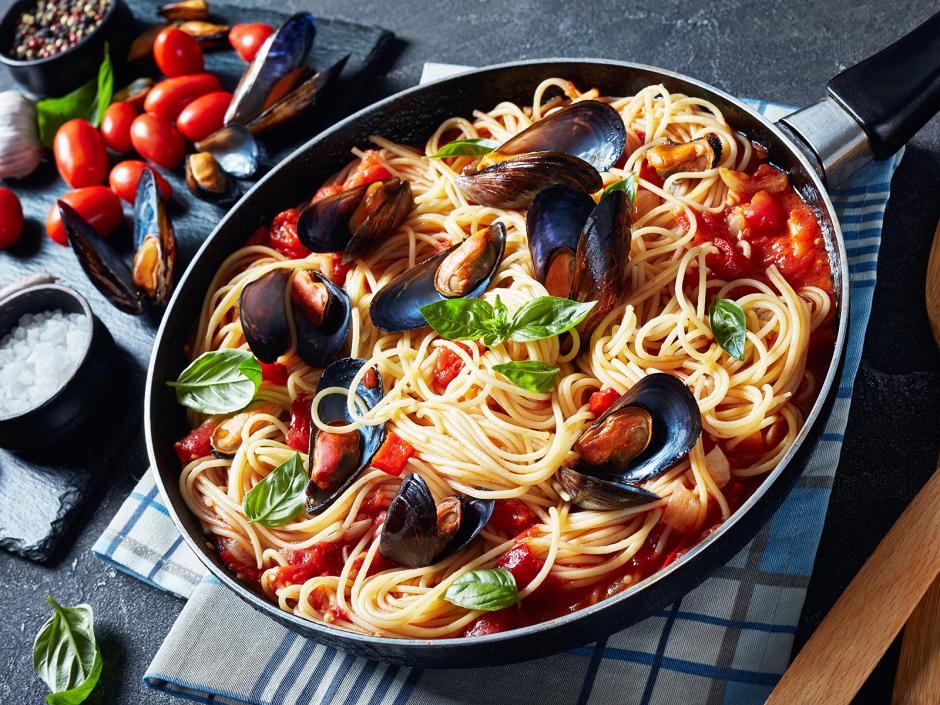 Spaghetti mit Miesmuscheln und Tomaten-Ouzo-Sauce
