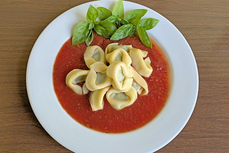Paradeissauce mit Tortelloni